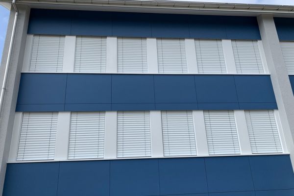 SB11_Fensterbank-_und_Leibungsbekleidungen_pulverbeschichtet.JPG