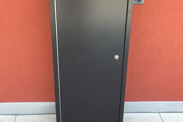 BW_05_Technikschrank_verdeckt_unansehnliche_Elektronik.JPG