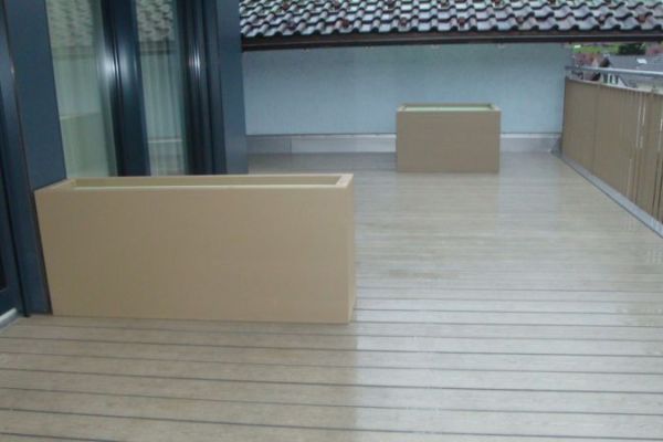 C_94_Farbe_angepasst_an_Bodenbelag_und_Gelaender.JPG