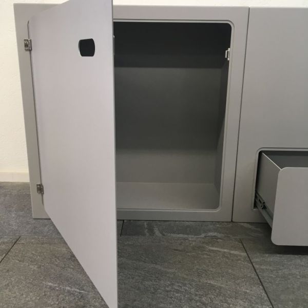 Gartenmöbel und Schranksysteme aus Metall