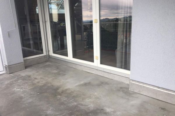 BA5_Fassadenanschlussbleche_bei_Balkon.JPG
